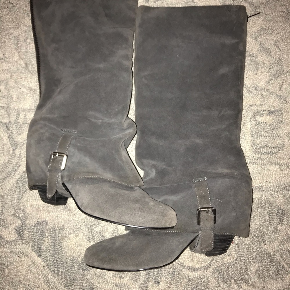 Grey suede high-heeled leather boots